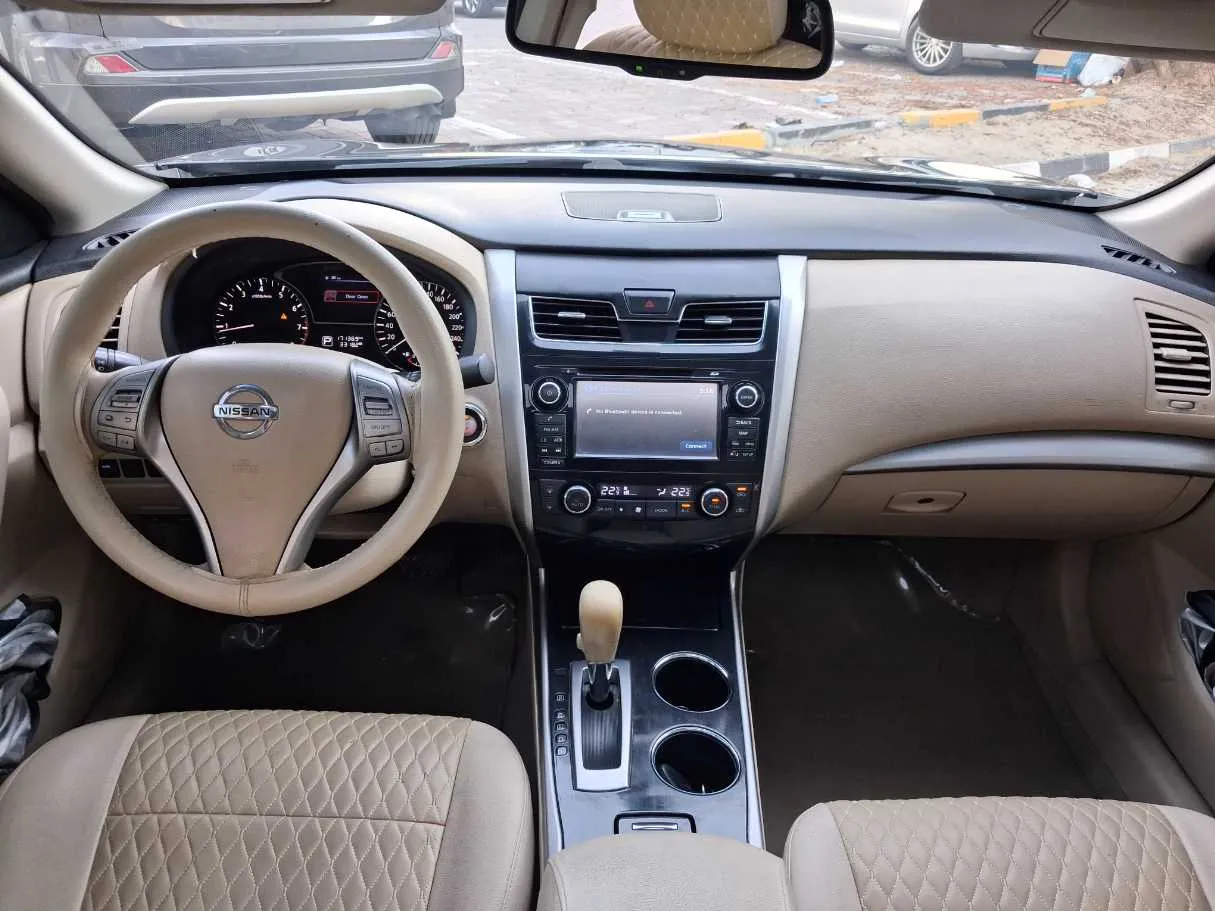 Car image 14