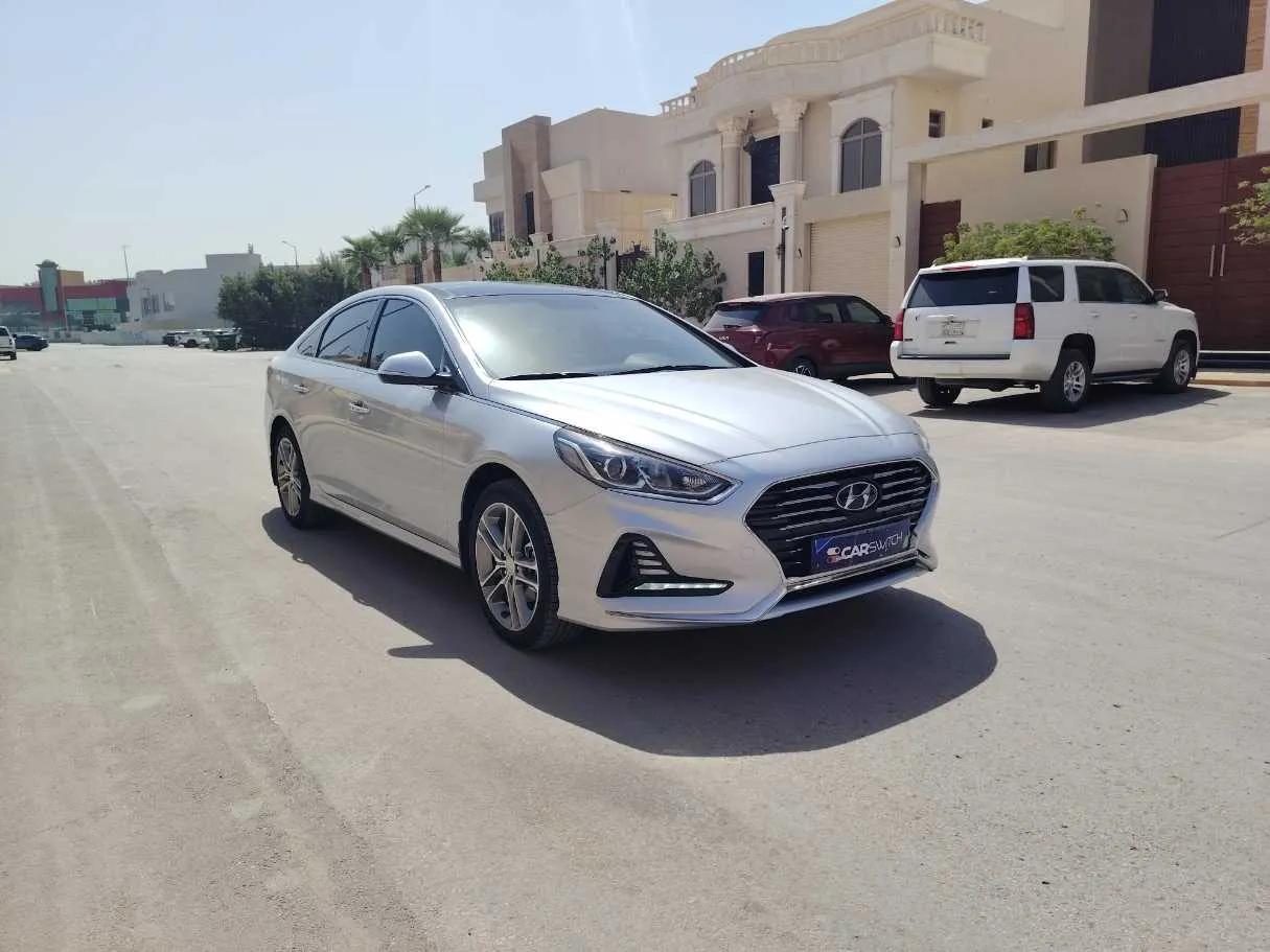 Car image 3