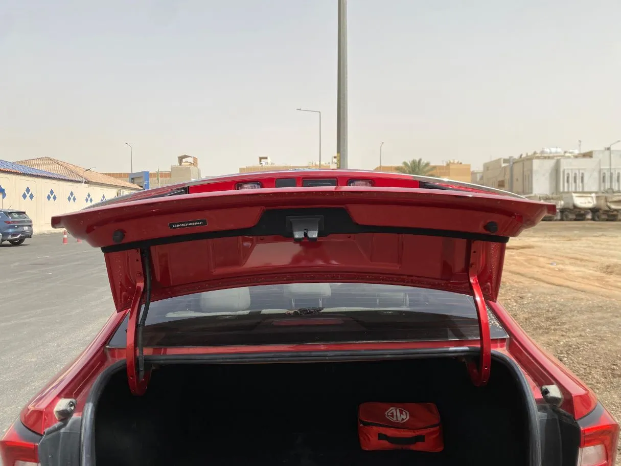 Car image 14