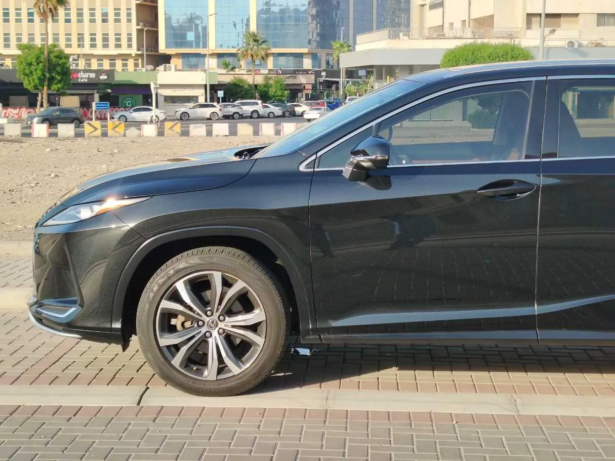 Car image 9