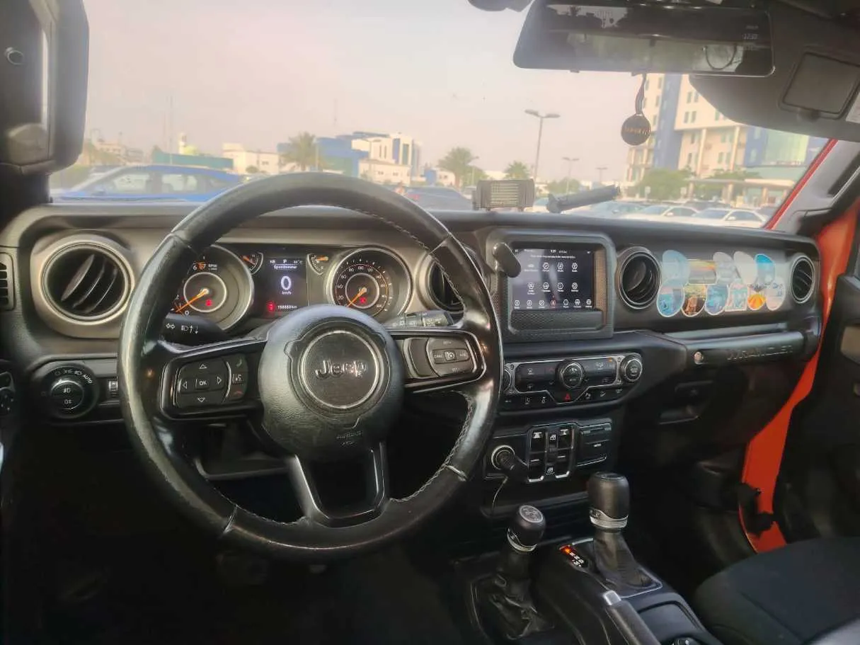 Car image 25