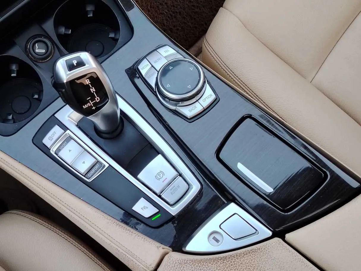 Car image 20
