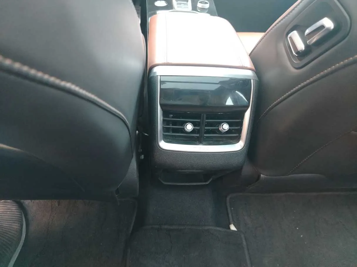 Car image 33