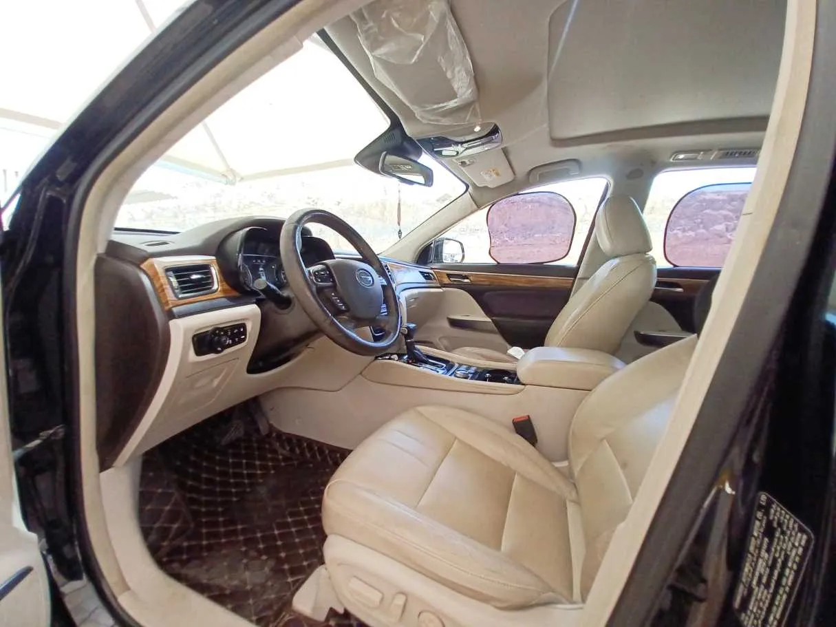 Car image 11