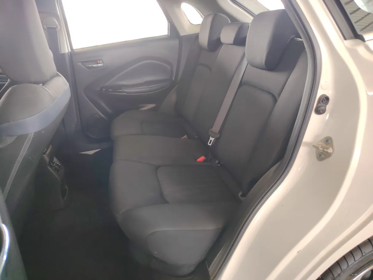 Car image 21