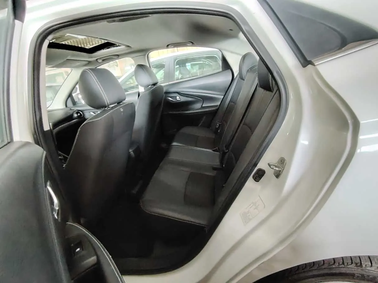 Car image 16