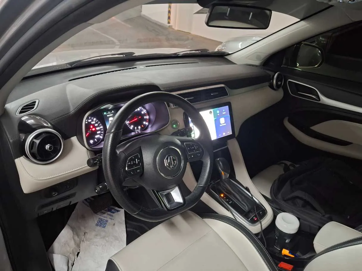 Car image 11