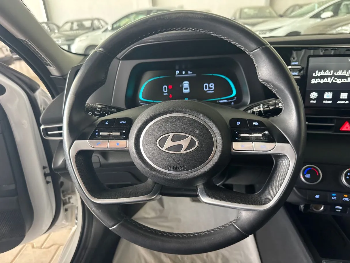 Car image 13