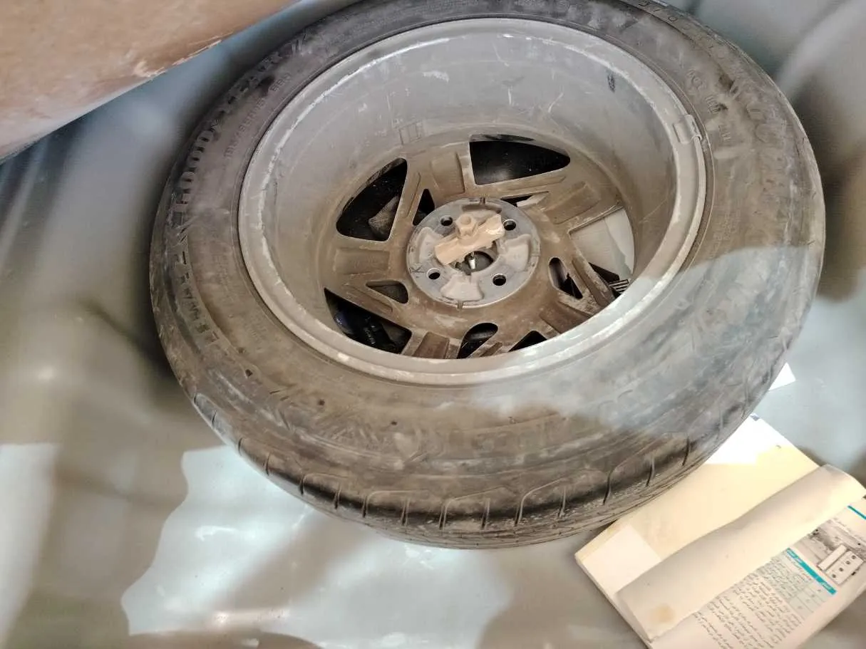 Car image 28