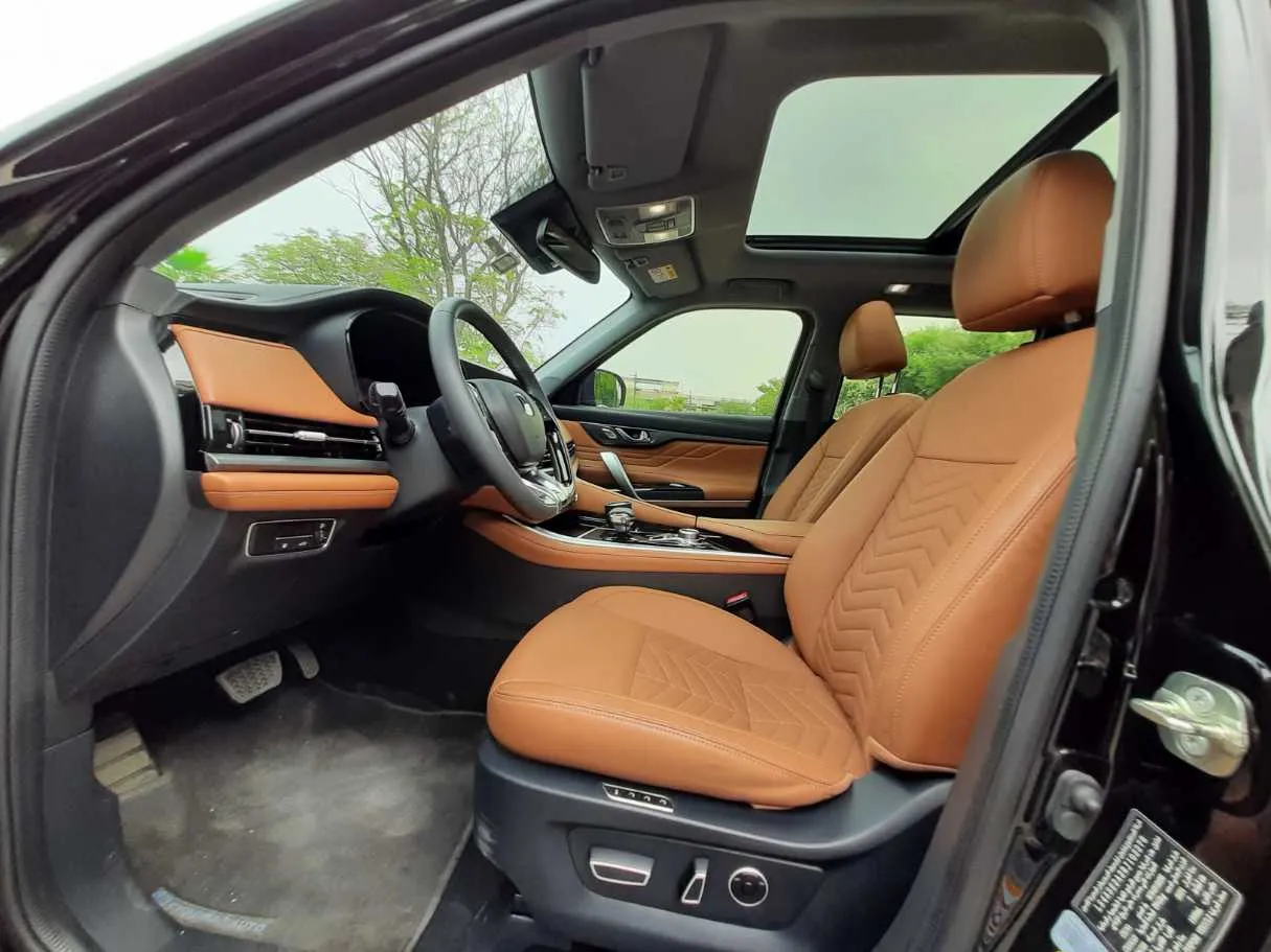 Car image 12