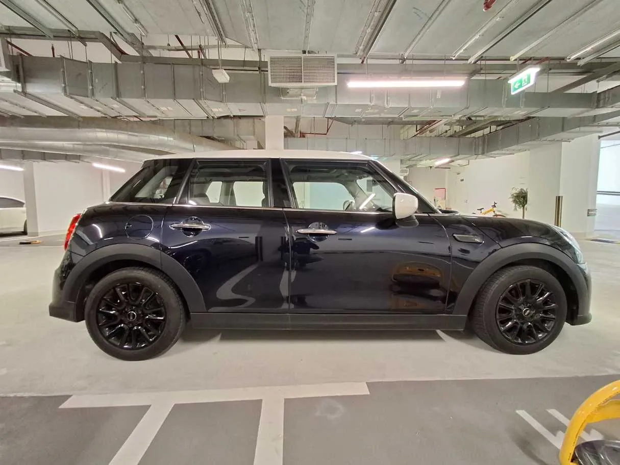 Car image 8