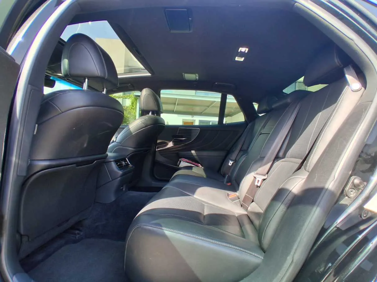 Car image 13