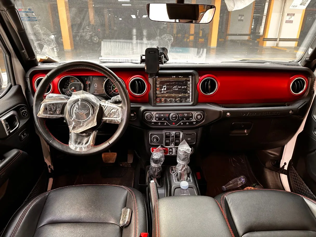 Car image 19
