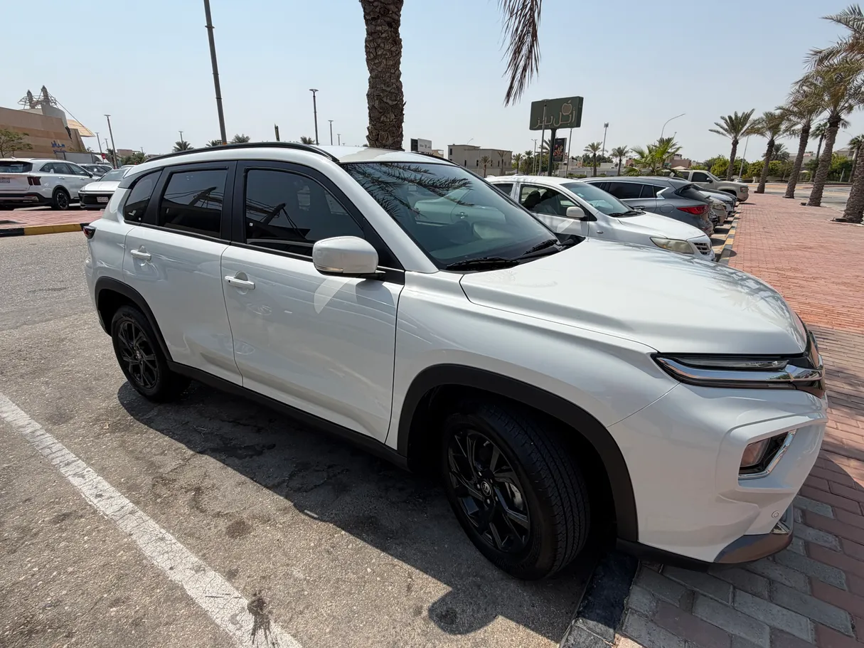 Car image 4