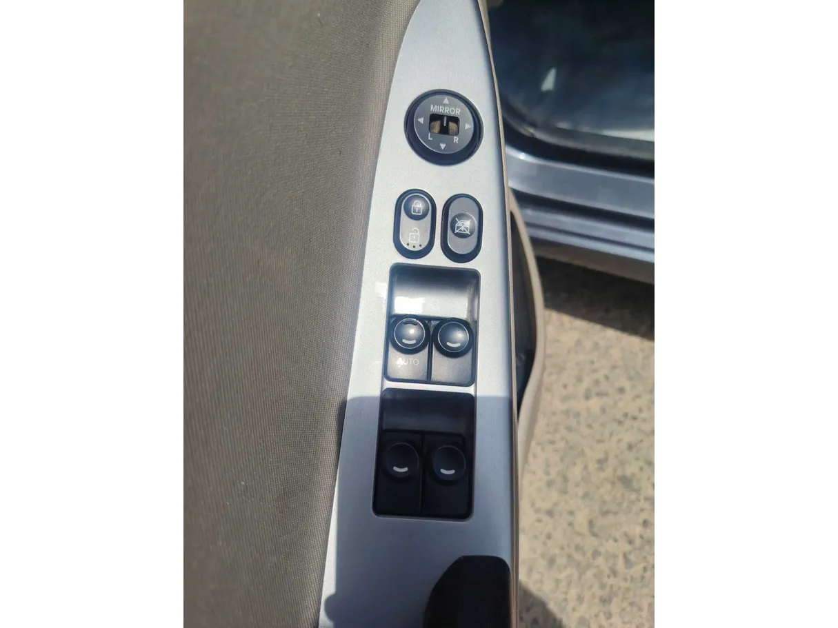 Car image 27
