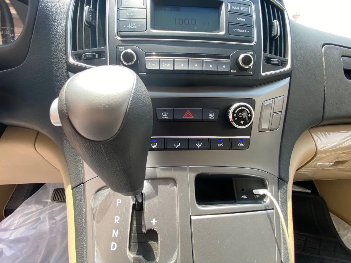 Car image 19