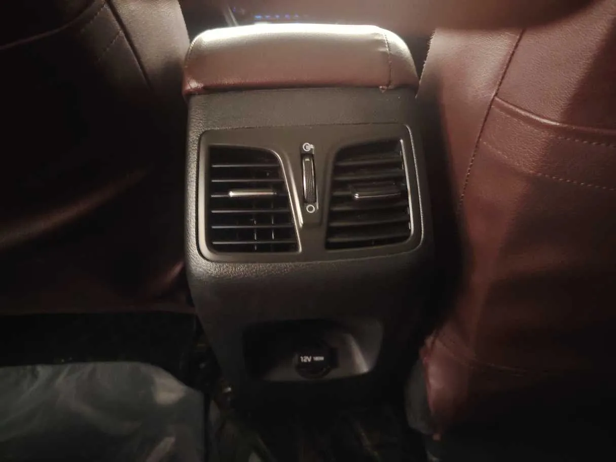Car image 27
