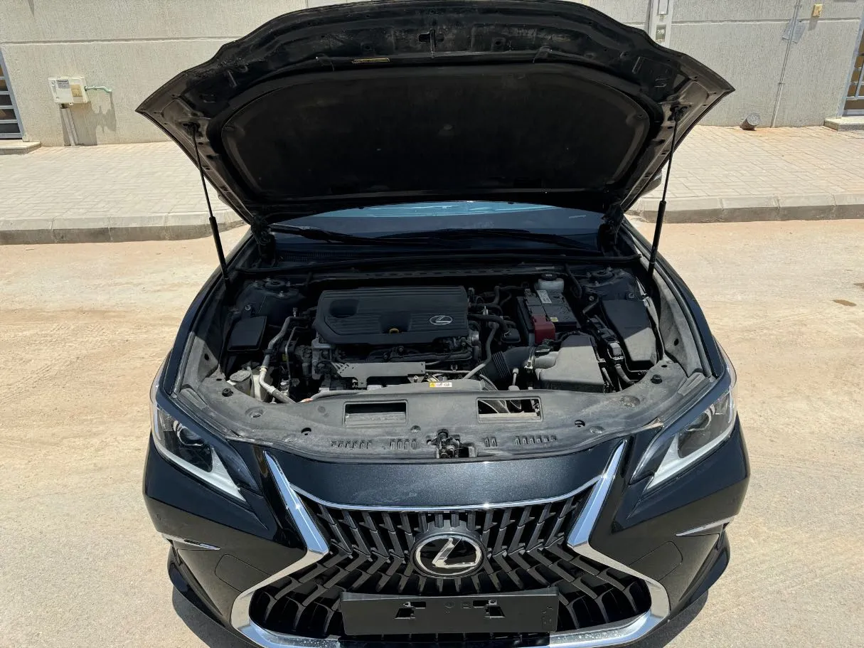 Car image 26