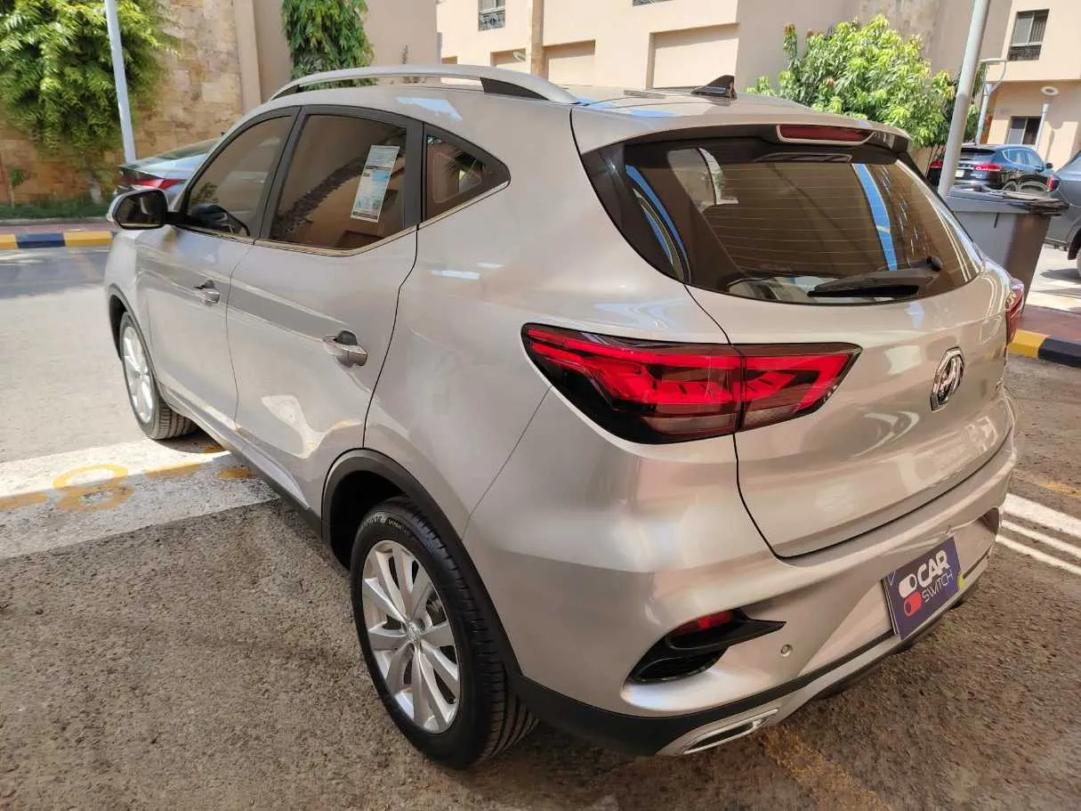Car image 7