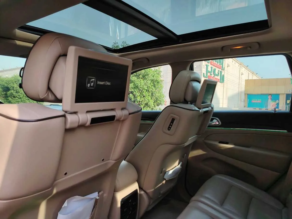 Car image 18