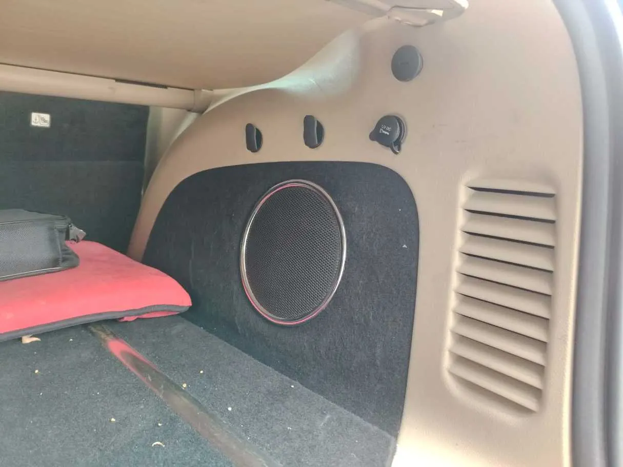 Car image 35