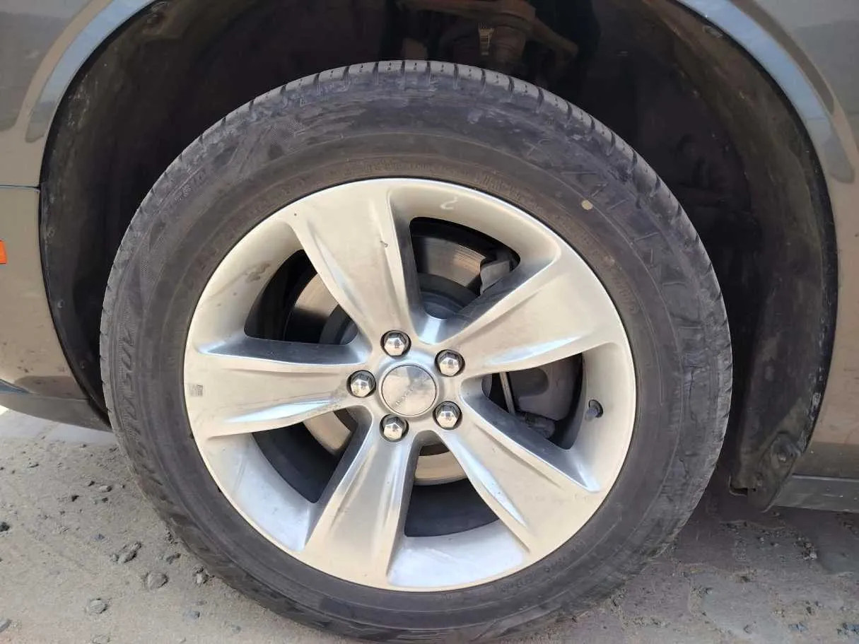 Car image 11