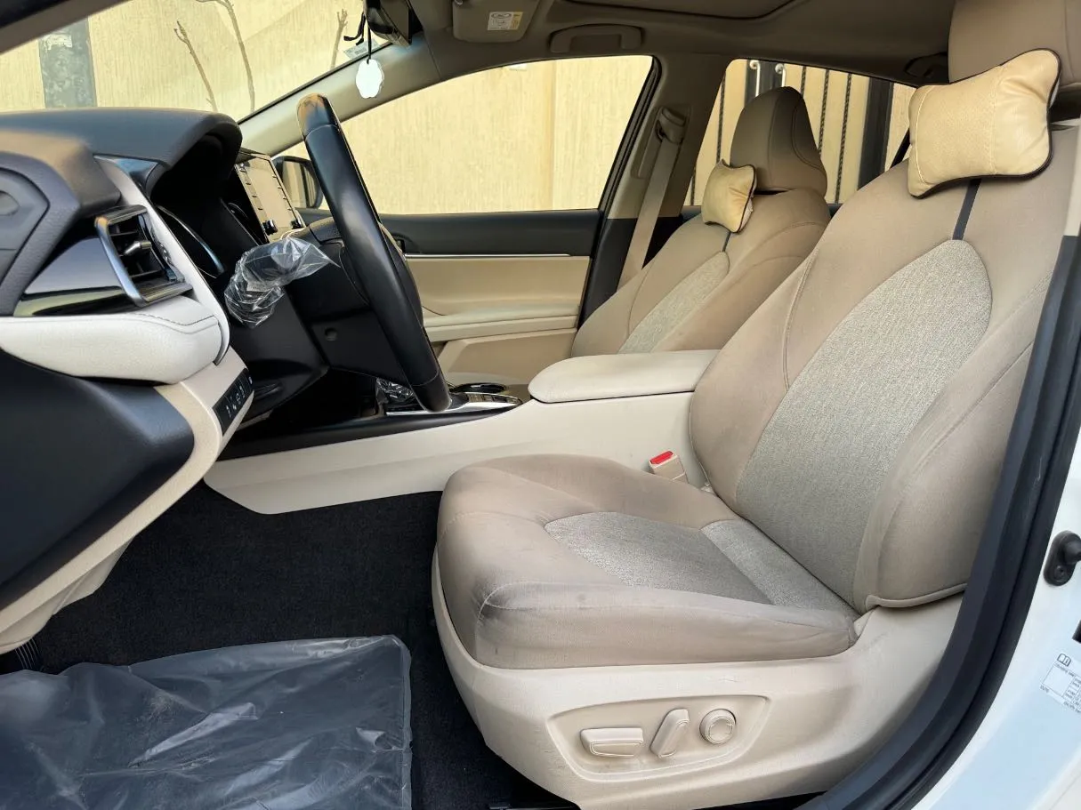 Car image 15