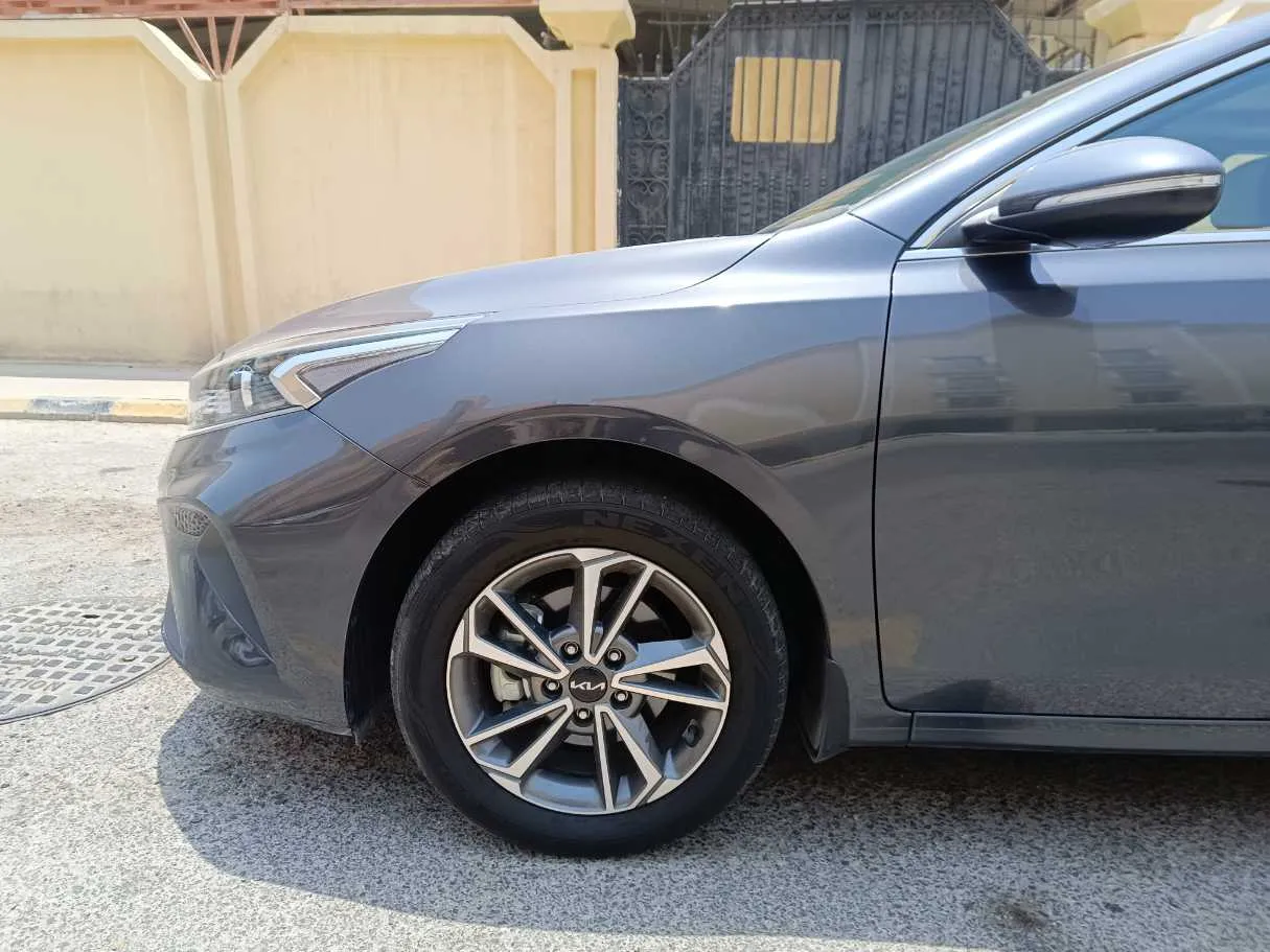 Car image 9