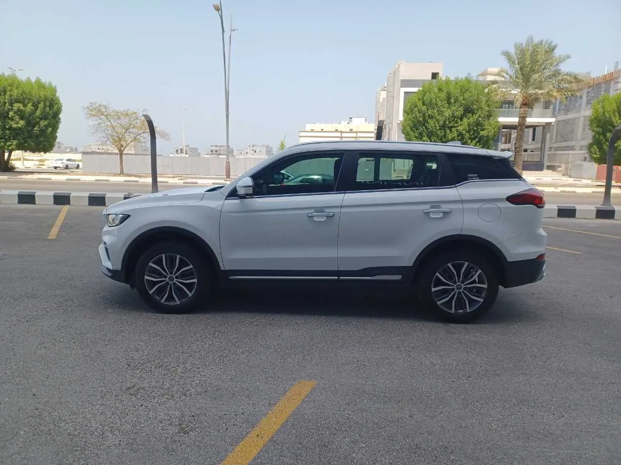 Car image 8