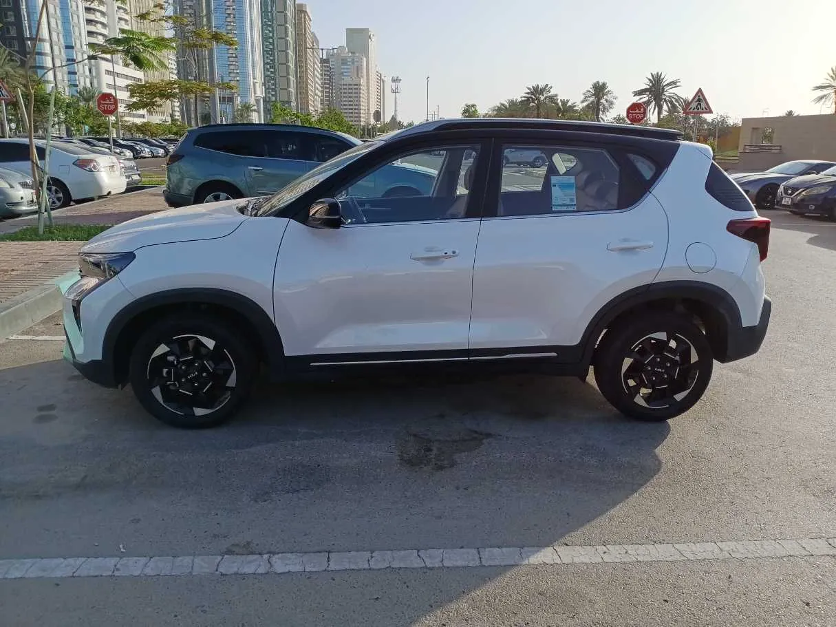 Car image 8