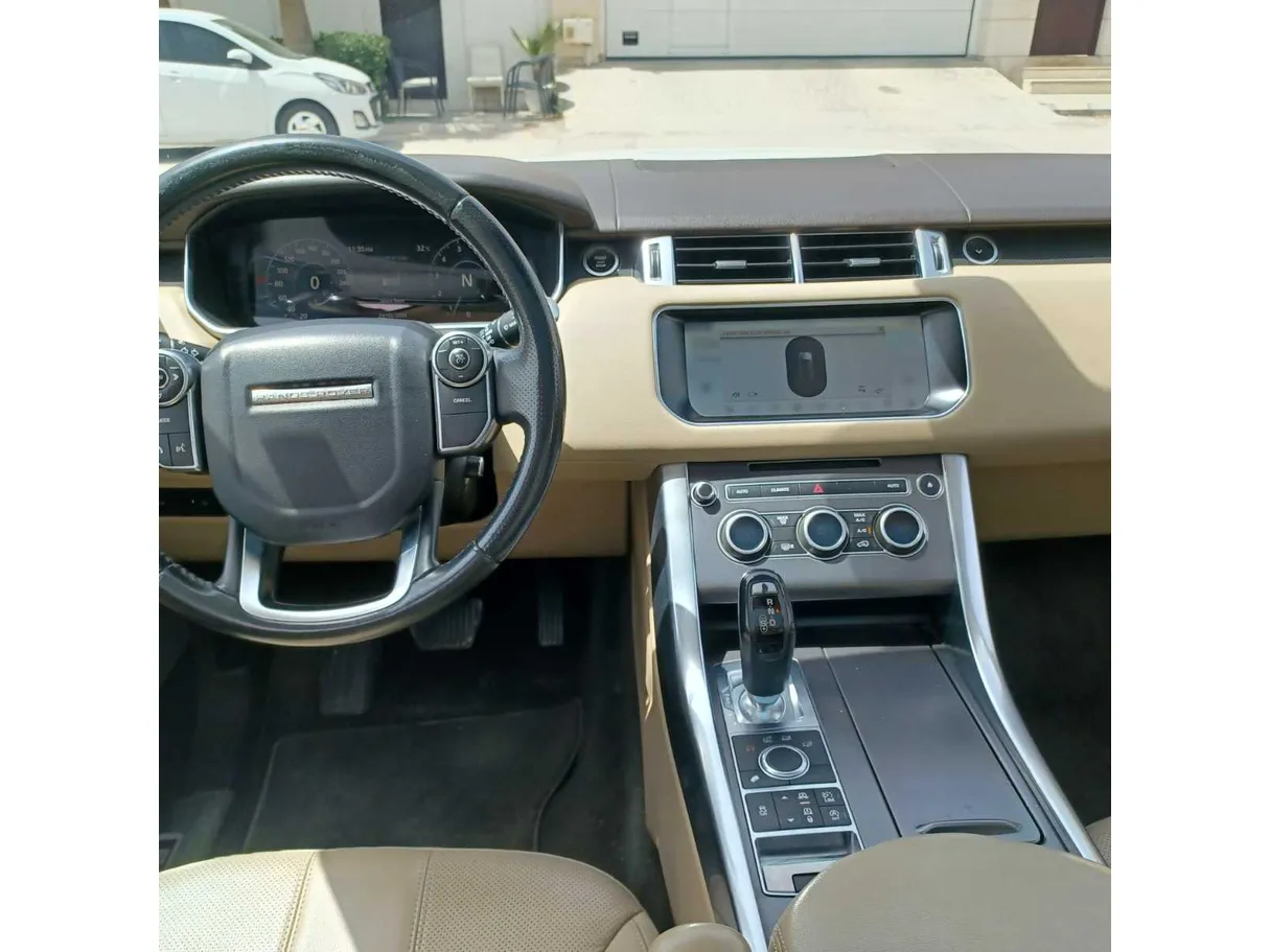 Car image 15