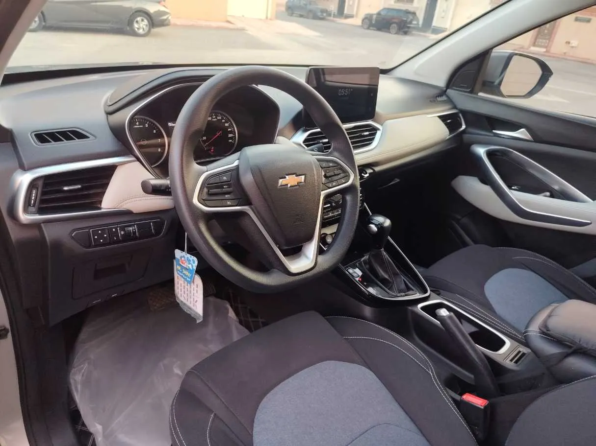 Car image 13