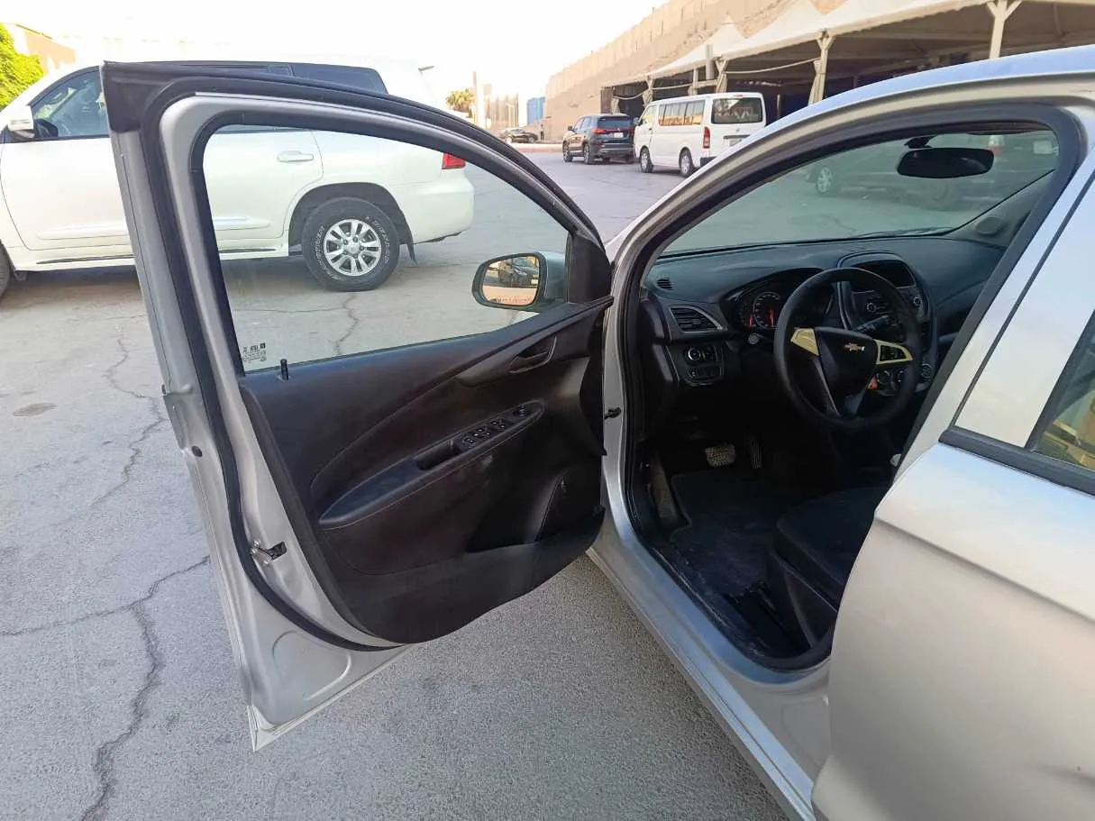 Car image 11