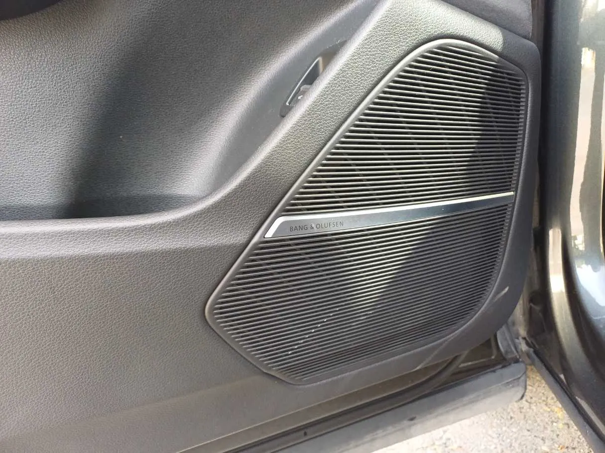 Car image 23