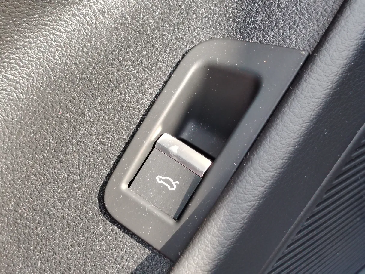 Car image 36
