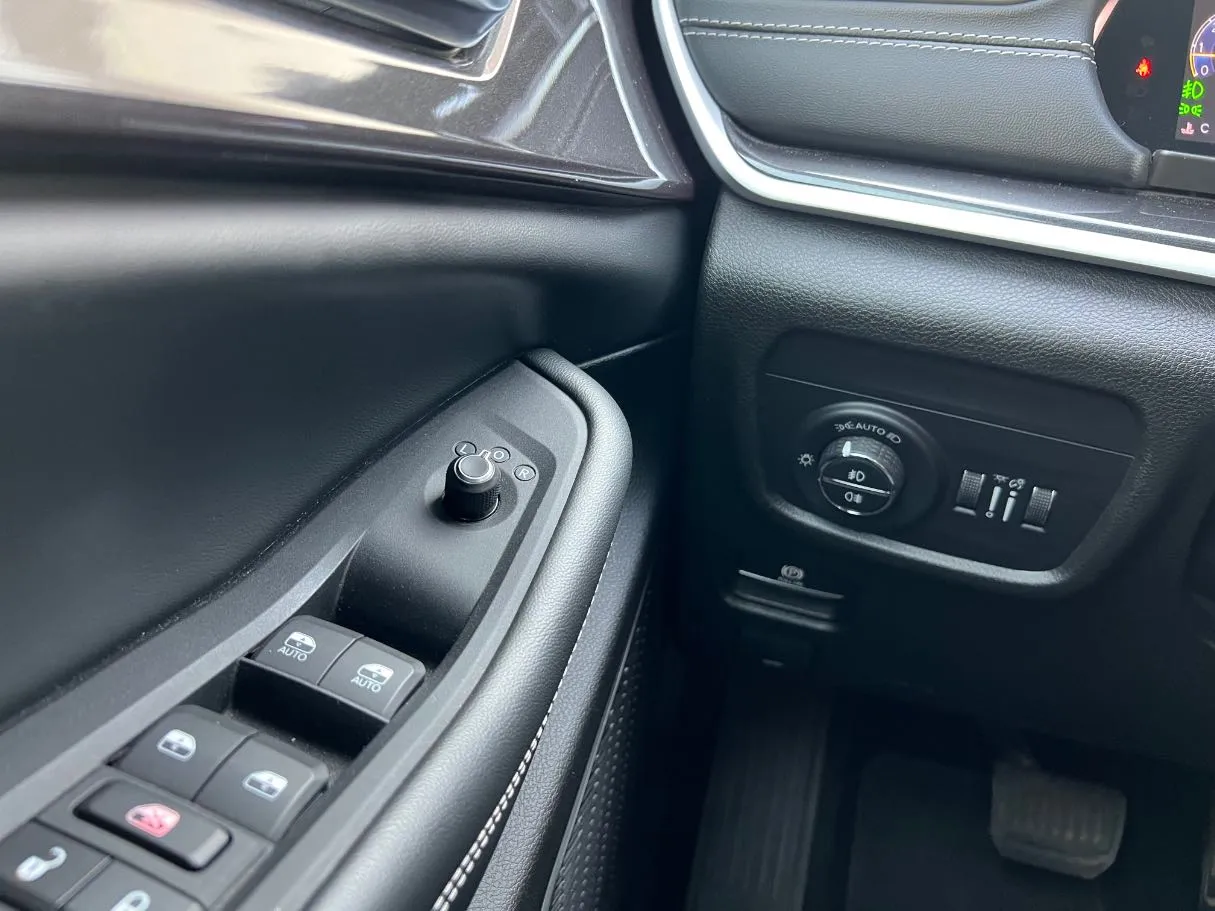 Car image 26
