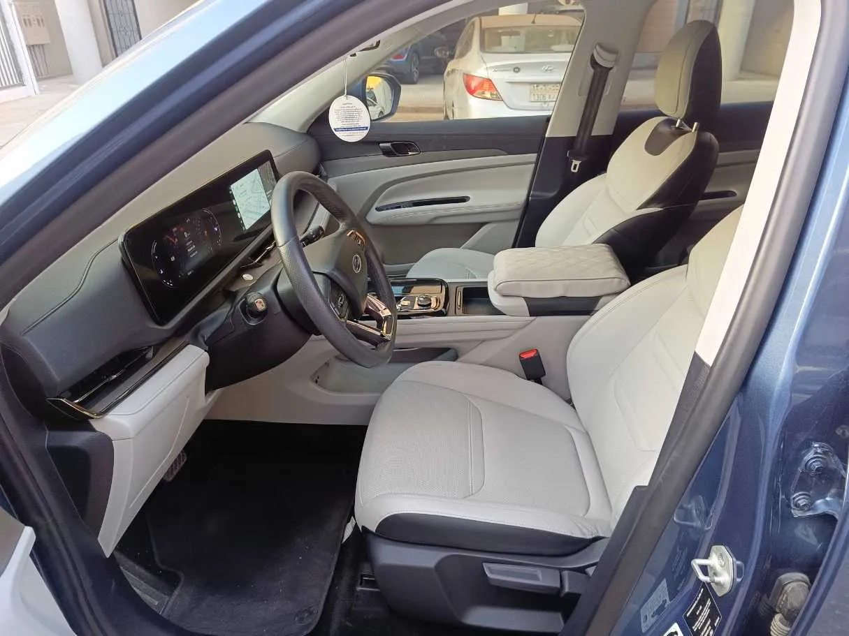 Car image 15