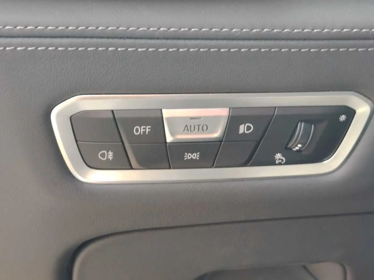 Car image 36