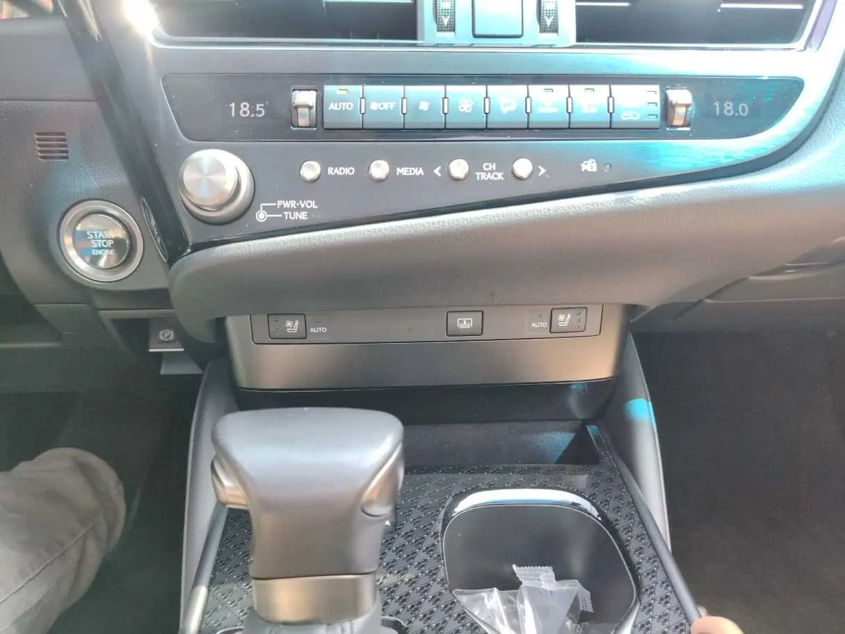 Car image 22