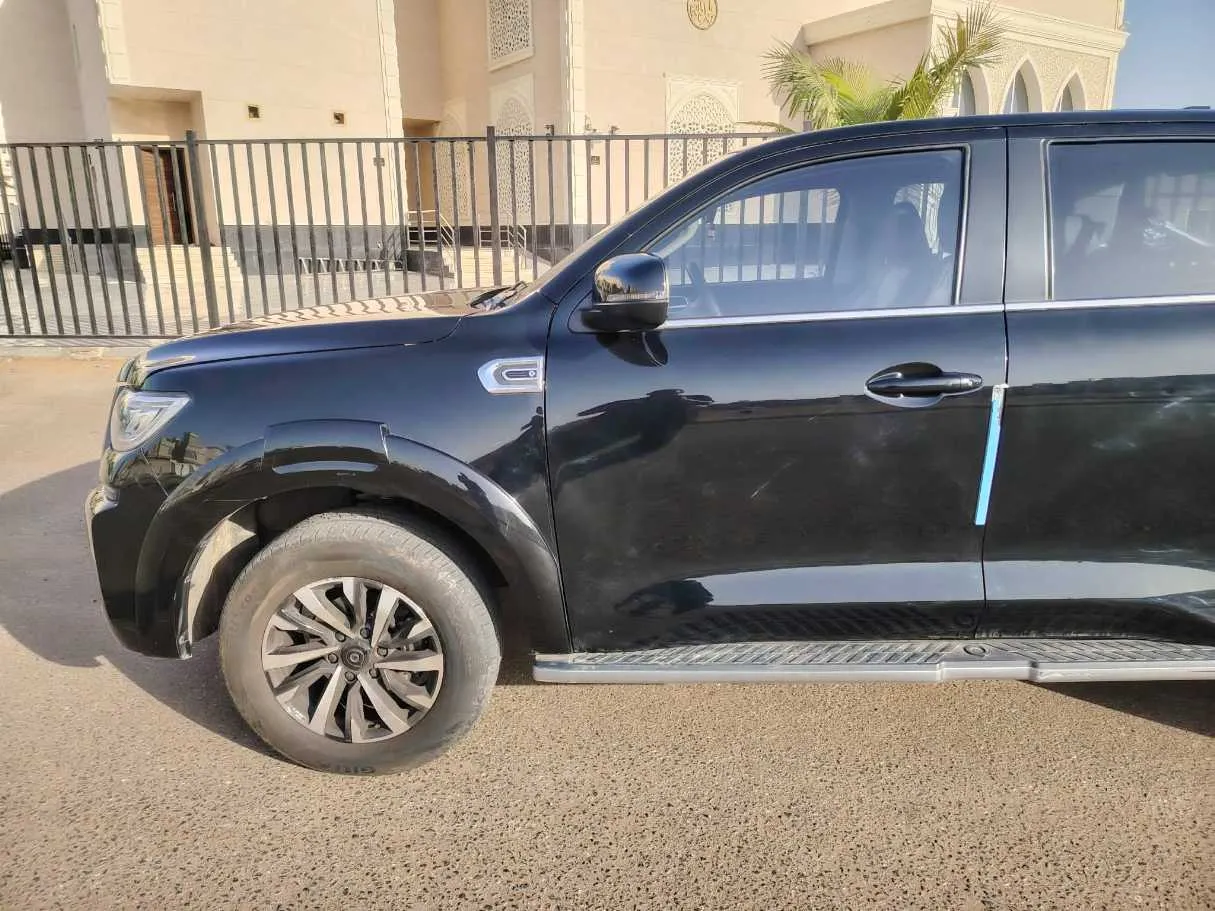 Car image 8