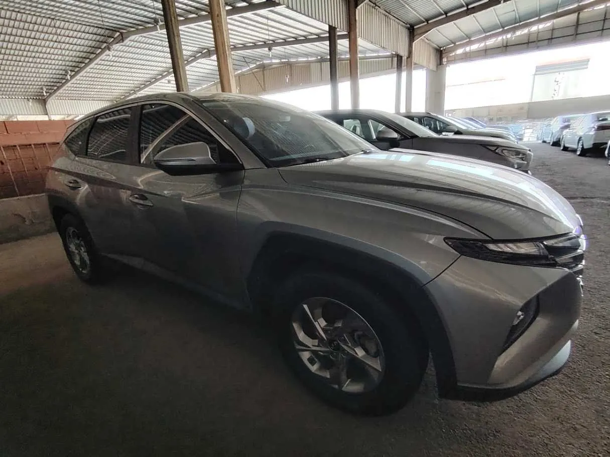 Car image 4