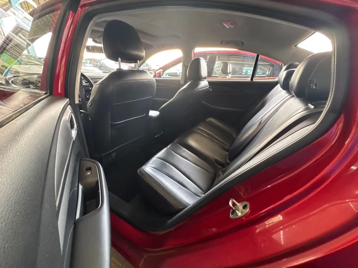 Car image 15
