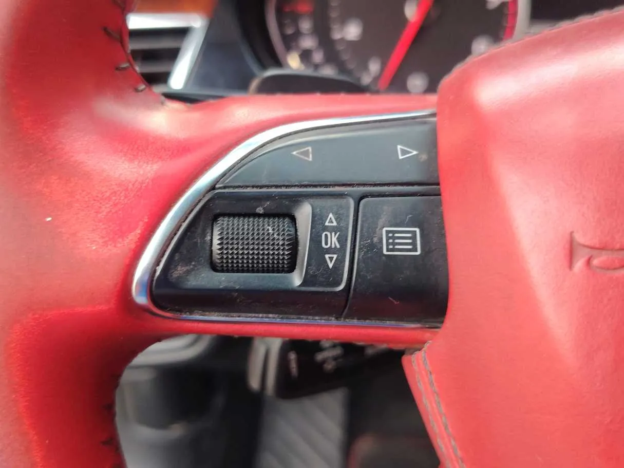 Car image 25