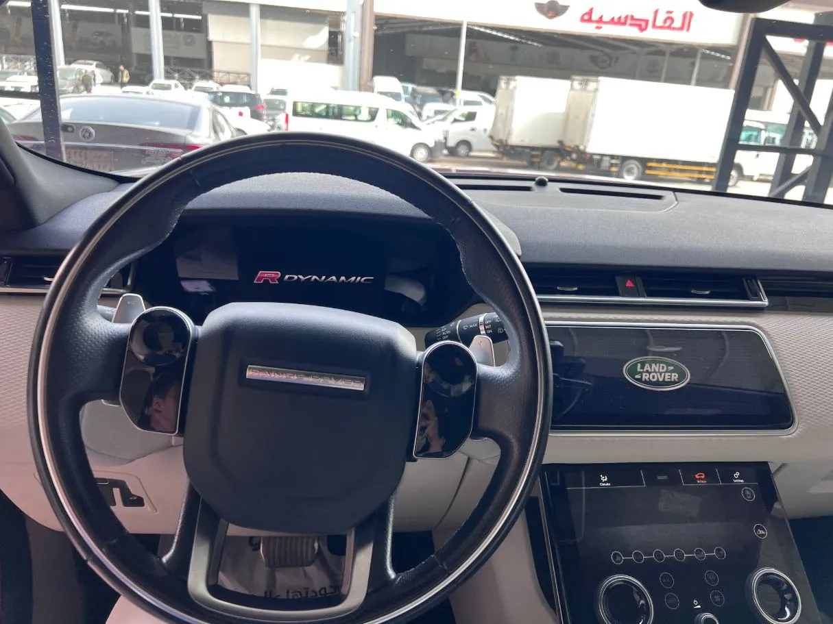 Car image 24