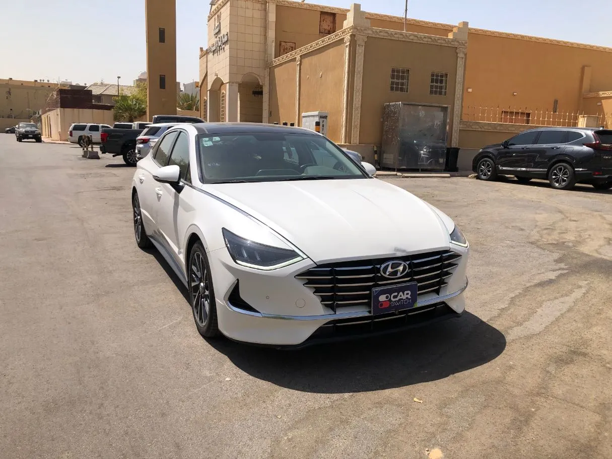 Car image 3
