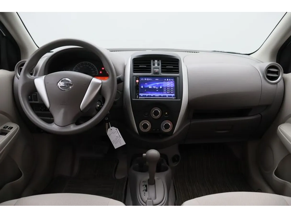 Car image 14