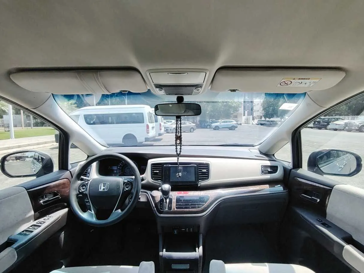 Car image 17