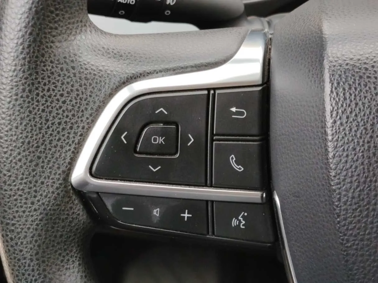 Car image 28