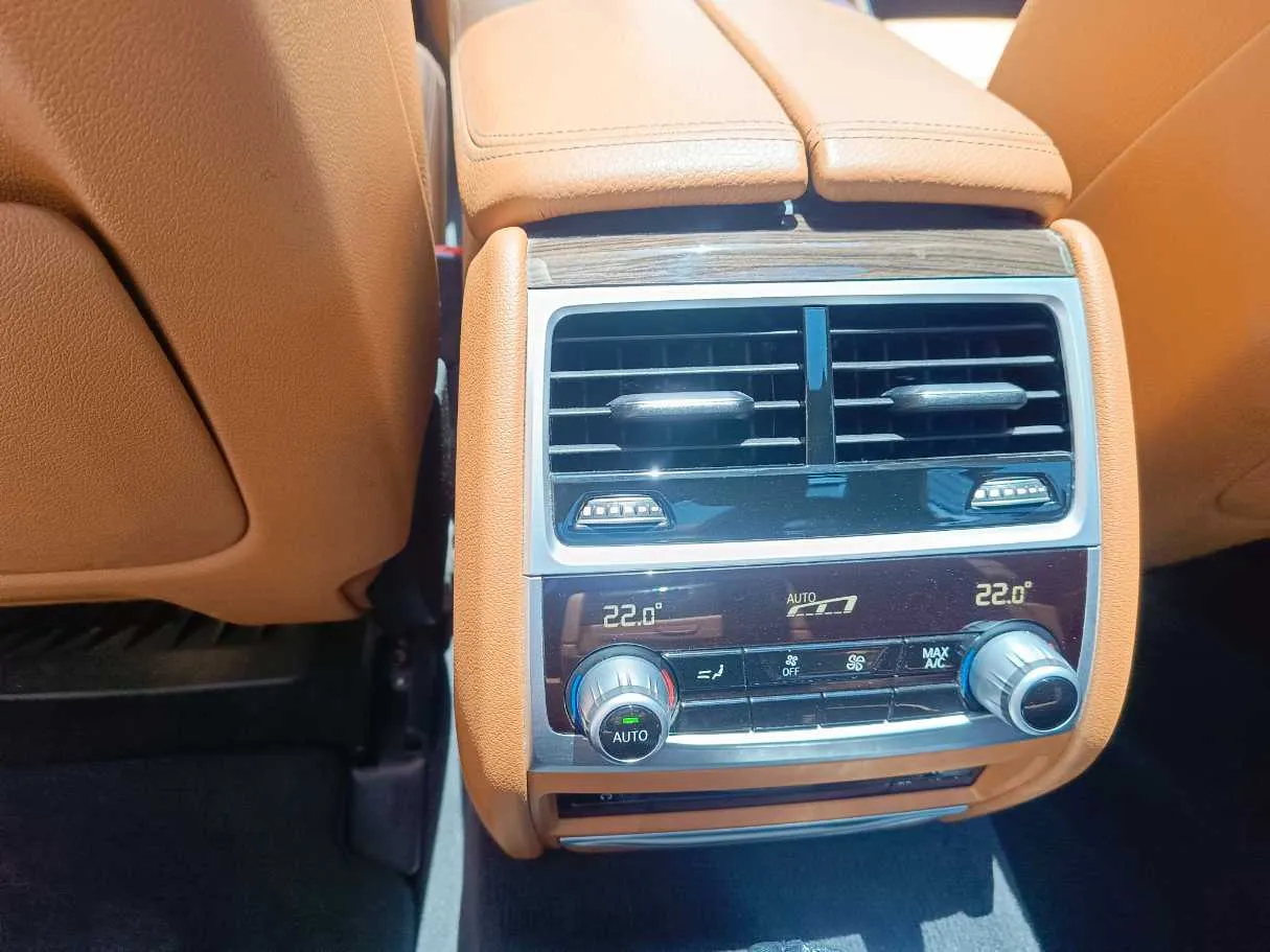 Car image 37