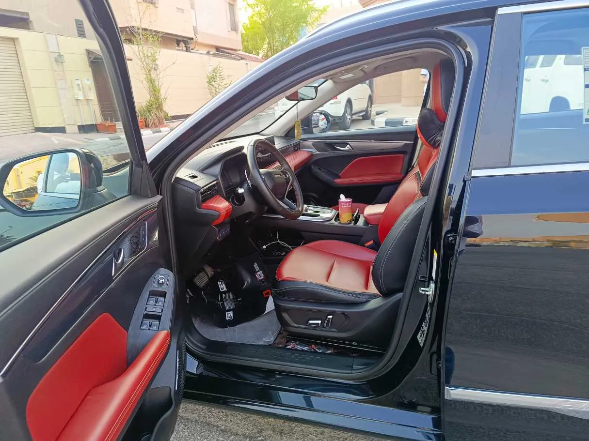 Car image 14